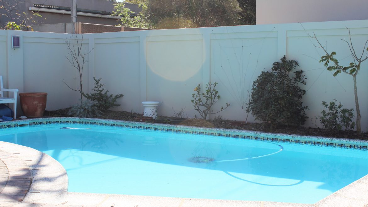 Pinelands auto-pool-cleaning-machine-cleaning-pool